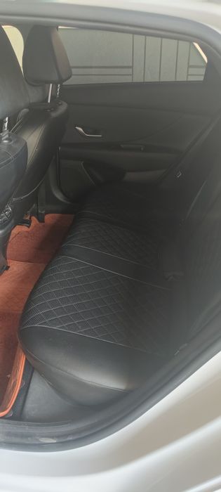 HYUNDAI ELANTRA продаётся своя.