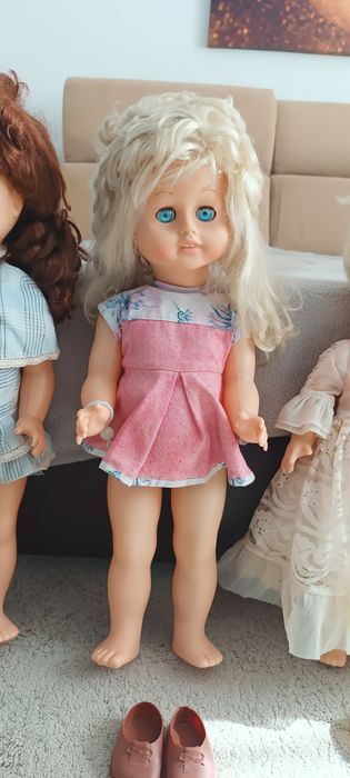 Vând păpuși vechi de 40 ani