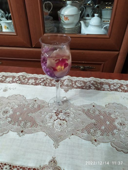 Дева с младенцем и ангелочки.