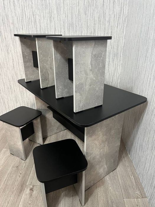 Кухонный стол + 4 табуретки