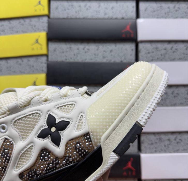 Adidasi Louis Vuitton bej cu cristale noi, full box, marimea 42