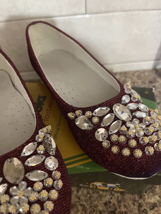 Продам туфли для девочки