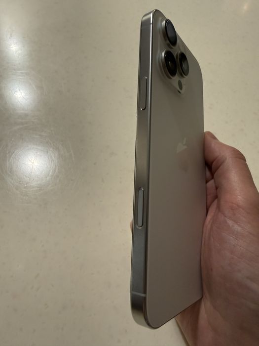 Продам айфон 16 про мах