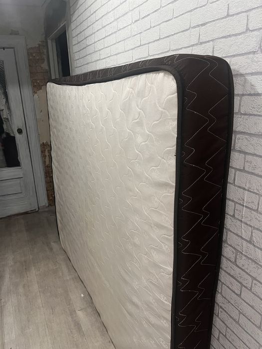 Продам матрац  размер  1,5*2 метра  двухспальный б/у