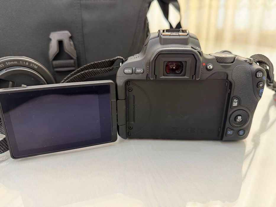 Canon eos kiss X9 camera