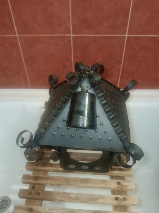 продам люстру черную