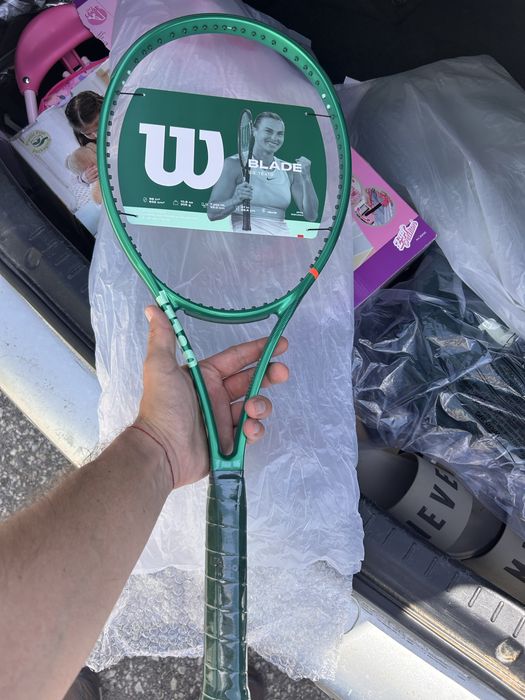 Чисто нова ракета Wilson Blade V10