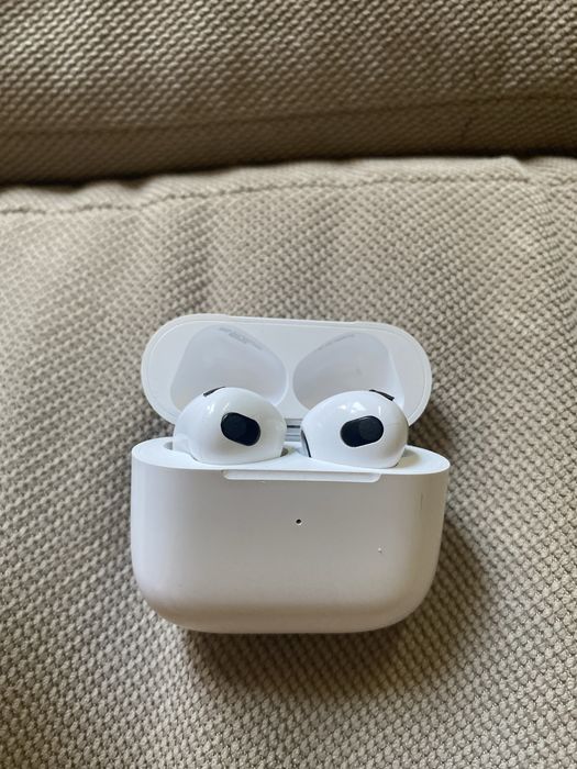 Air Pods отдам дешево