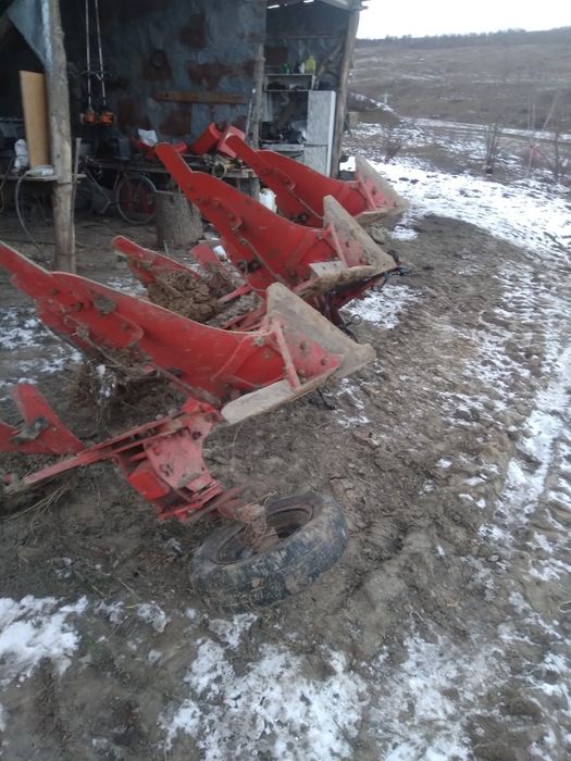 Vând plug reversibil