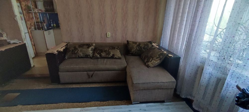 Отдам диван угловой с креслом