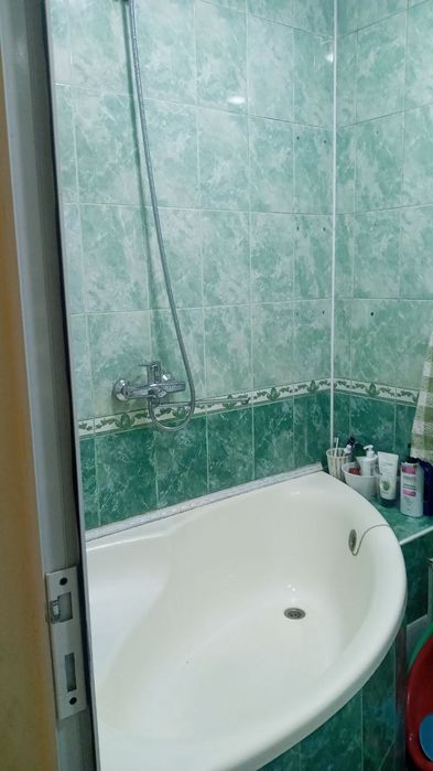 Шаҳар марказида 4 хонали уй сотилади, шошилинч