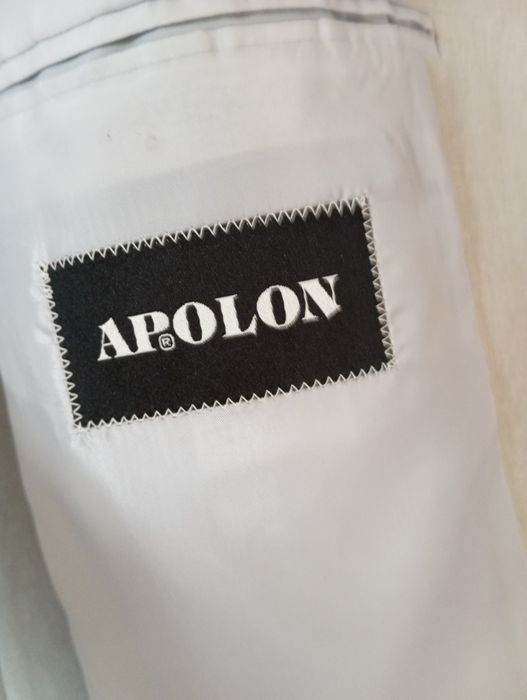 Пролетен мъжки костюм с риза и вратовръзка