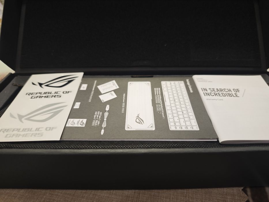 Геймърска клавиатура ASUS ROG Falchion (65%, Wireless, Cherry MX)