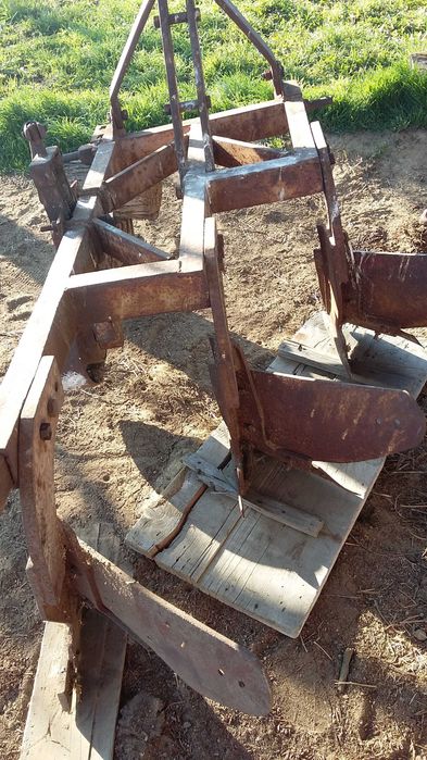 Vand plug trei  trupite