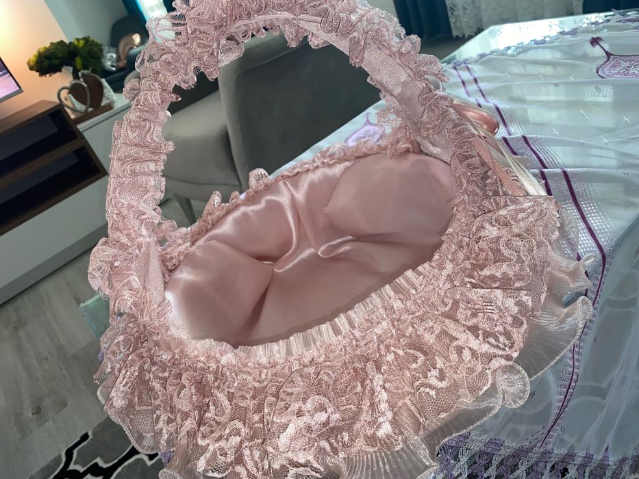 Сватбена кошница в розово за бутониери