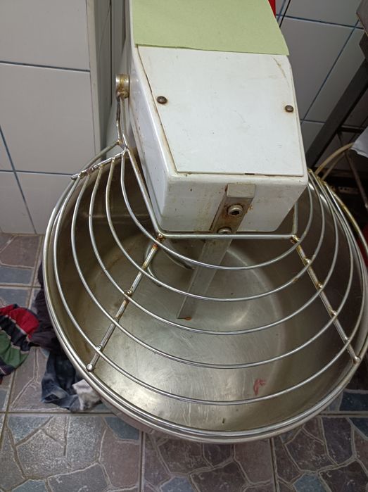 Profesional ,cuptor ,malaxor, căruț inox cu zece rafturi pt. patiserie