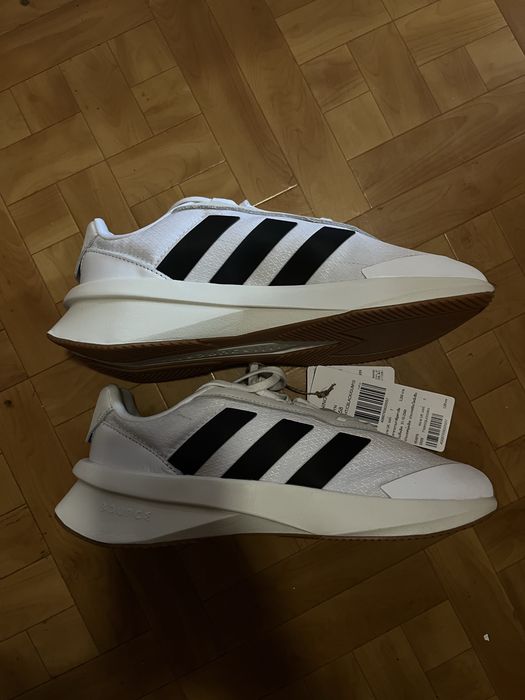Продам кроссовки Адидас Adidas. Оригинал новые.