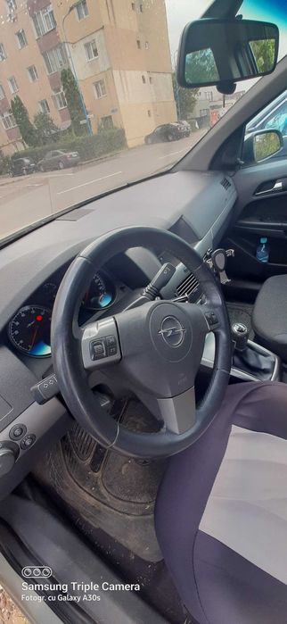 Opel astra h  hashbak  se da fara numere