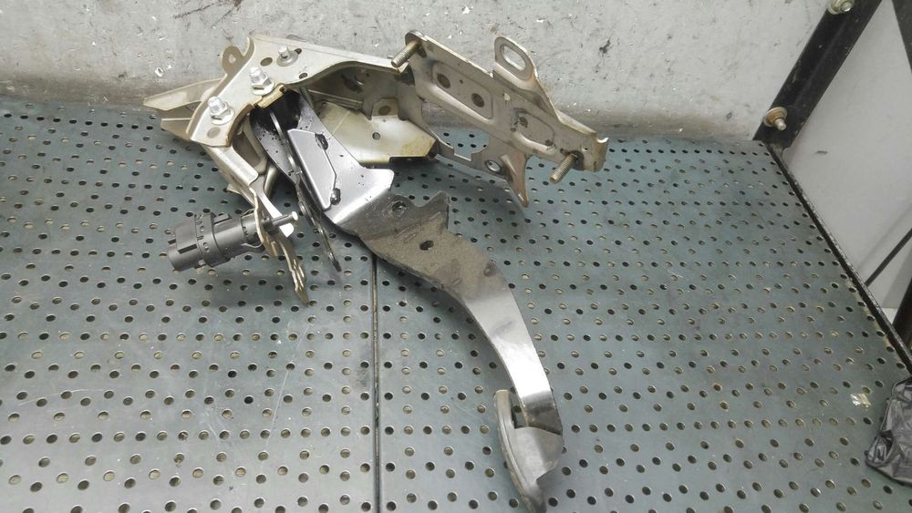 Pedala frana 1.4 b ford fiesta 6 8v512450af