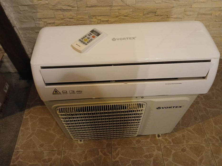 Vând aere condiționate