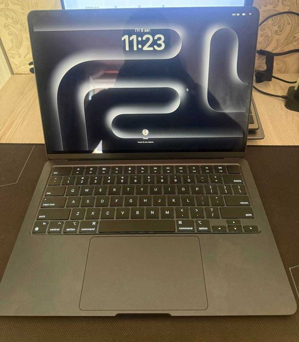 MacBook Air M2 13.6" Midnight — 8/256GB,  - как новый!