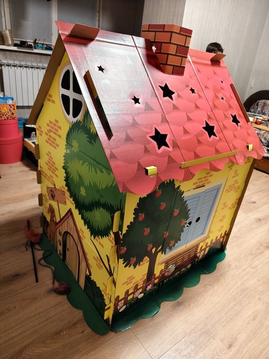 Детский картонный домик