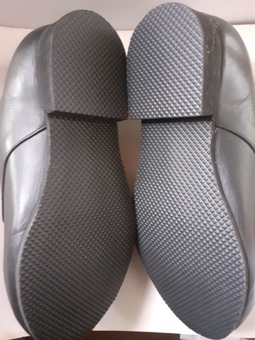 Pantofi speciali din piele cu arici