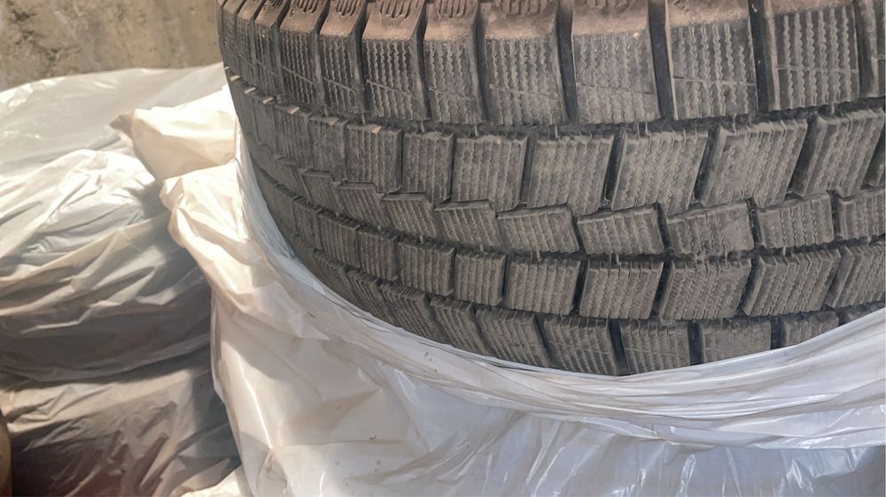 Продаю а авто шины 215/55/17