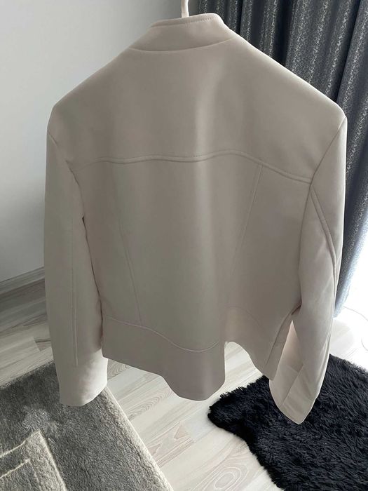 Geaca Dama ! 120 Lei