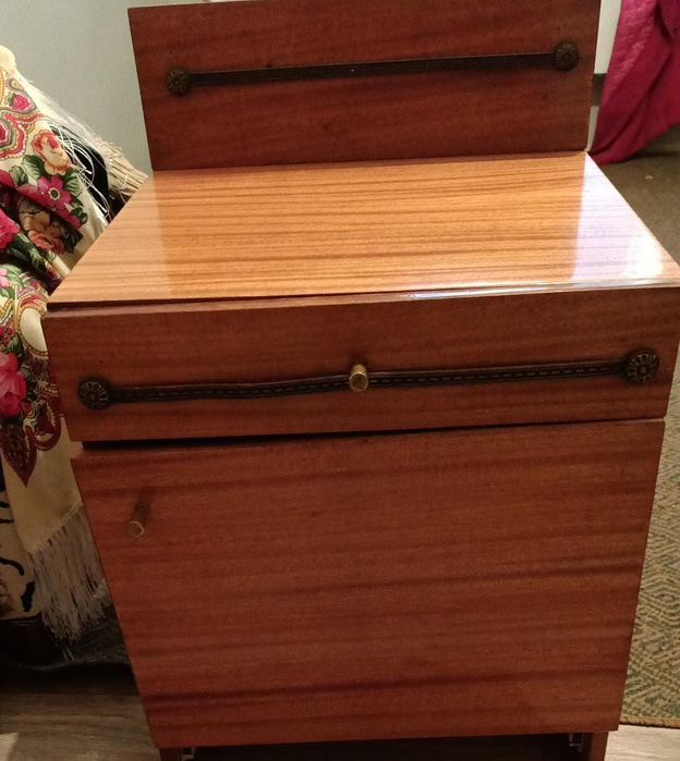 Тумбочки с зеркалом