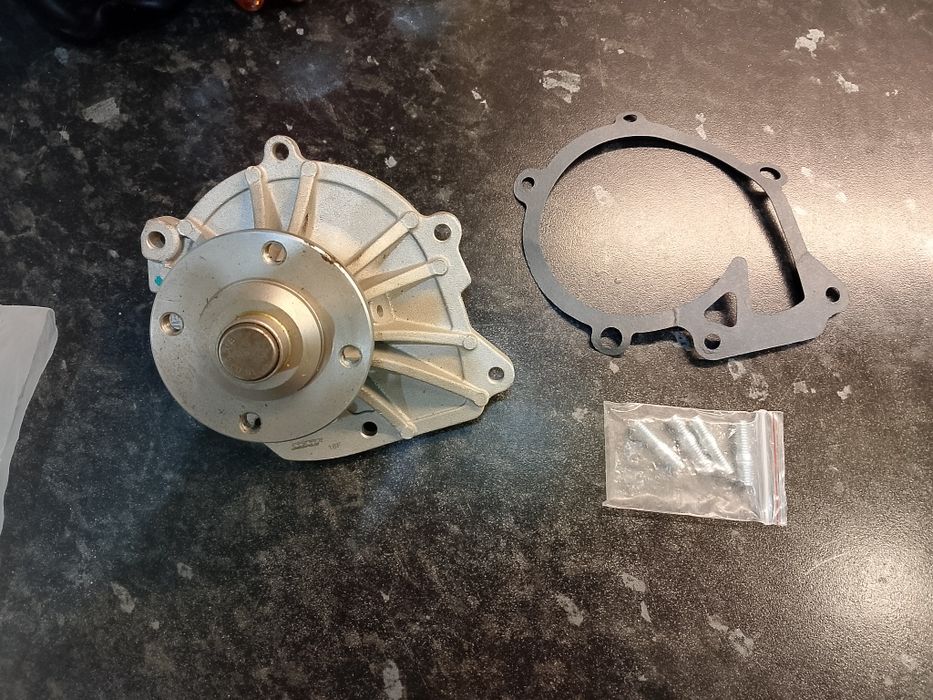 Водяная помпа SAT на двигатель 1KZTE, 1KDFTV, 2KDFTV, 1KZT