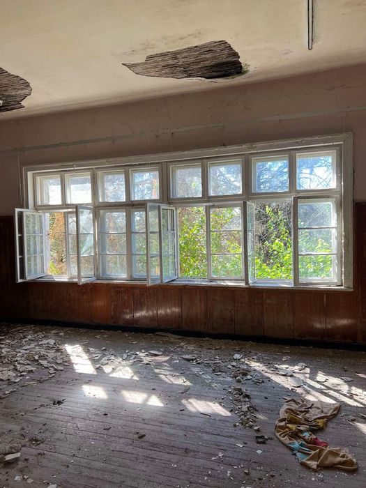 Самостоятелен имот (бивше училище)