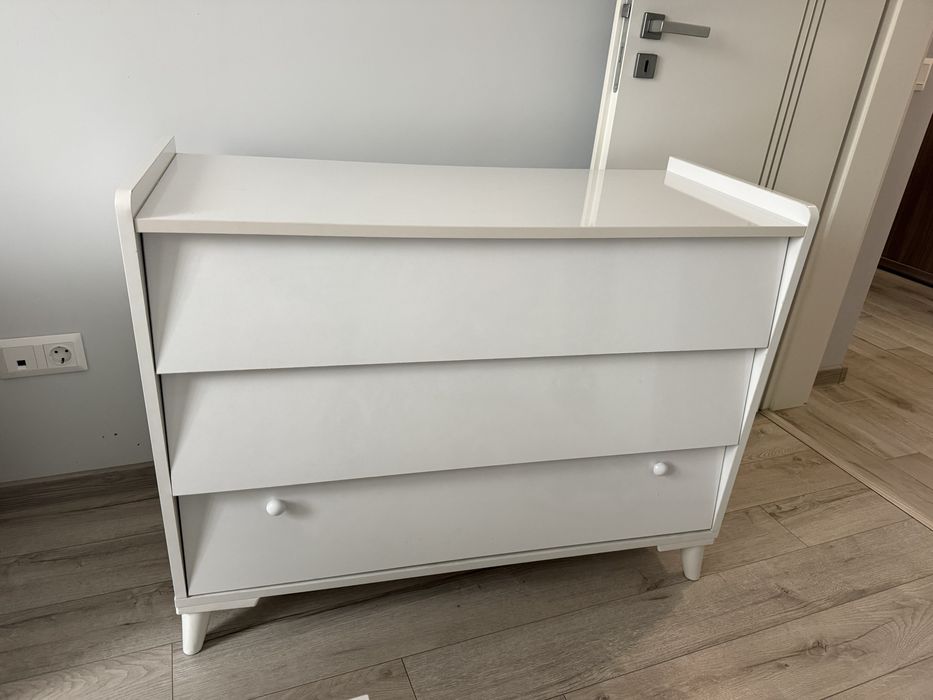 Бял Скрин с три чекмеджета