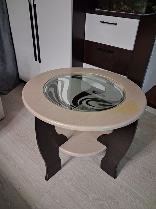 Продам журнальный столик бу