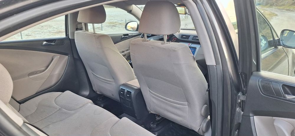 Vând Volkswagen Passat B6