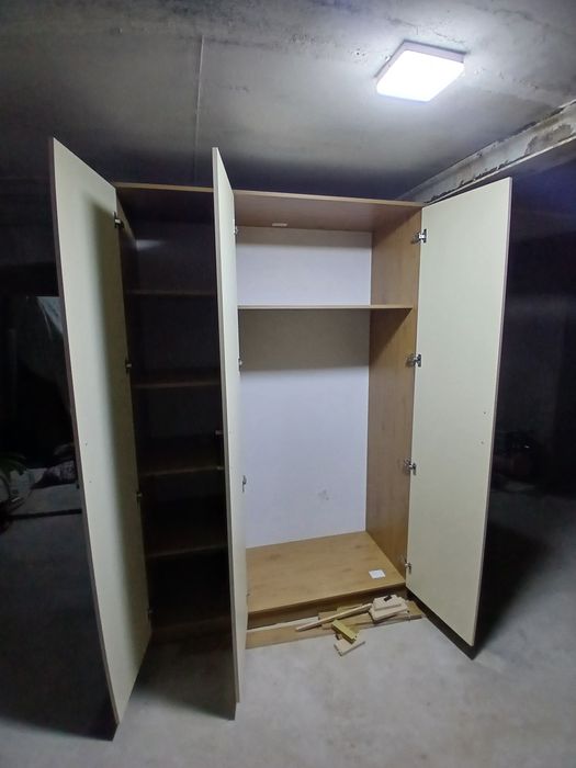 Shkaf kiyimlar uchun (3 tabaqali)