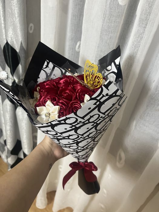 Buchet trandafiri din satin