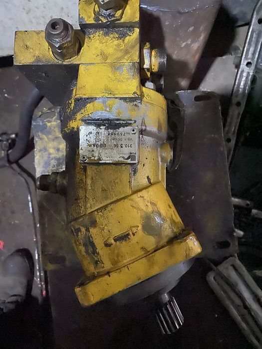 Продаю насос на эксковатор.