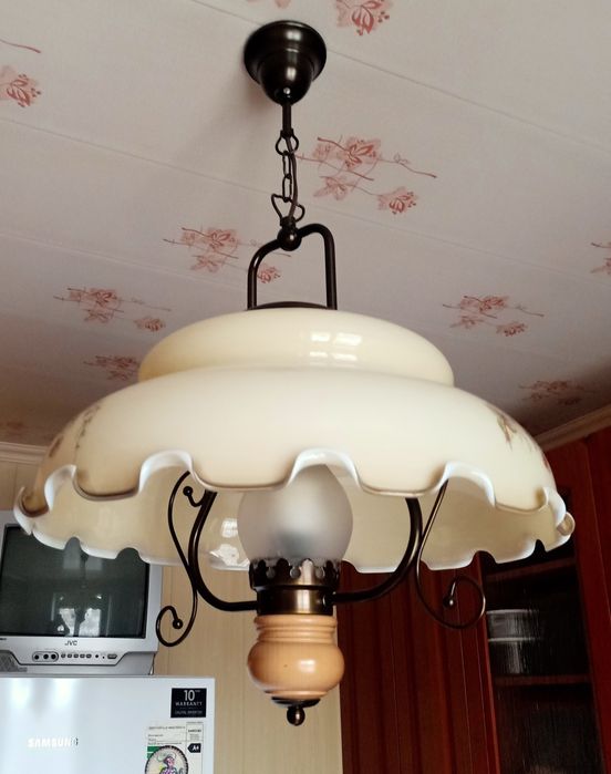 Продам Срочно люстры!