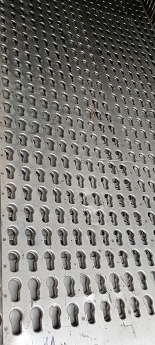 Пити за оборудване на дрехатка