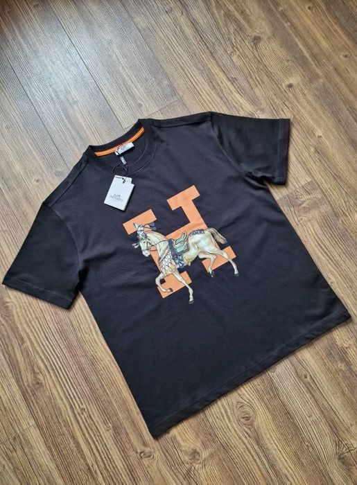 Страхотна мъжка тениска размер S и XL