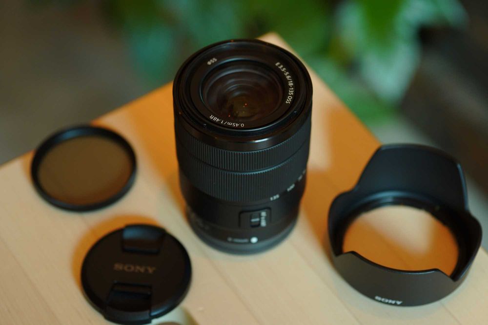 Обектив Sony E 18-135mm f/3.5-5.6 OSS