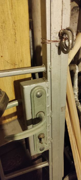 Желязна врата за апартамент.