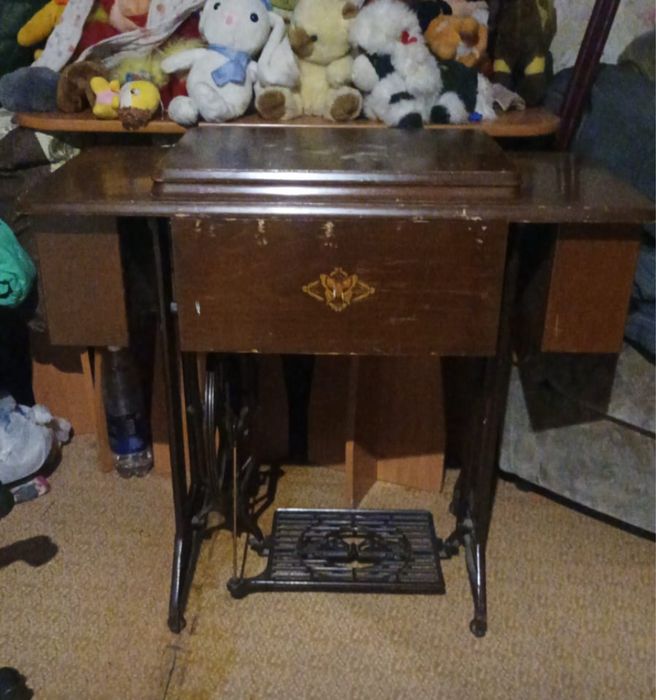 Продам швейную машину.