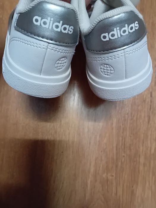 Adidas număr 30 stare foarte bună.