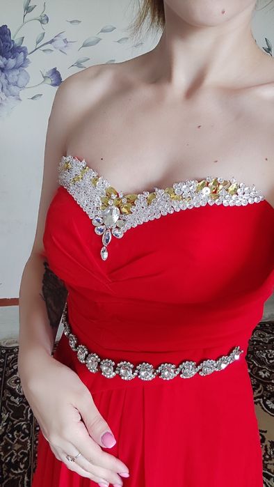Платье красное продам