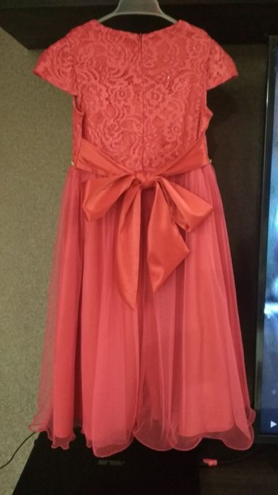 Платье на девочку  5 - 7 лет