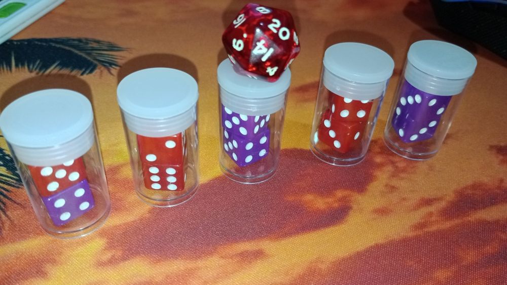 Игральные кубики кости дайсы