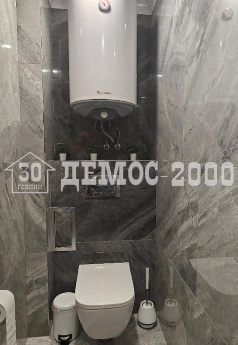 Двустаен лукс обдаведен със самостоятелен вход от улицата