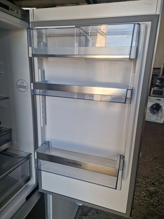 Хладилник с фризер Siemens A+++